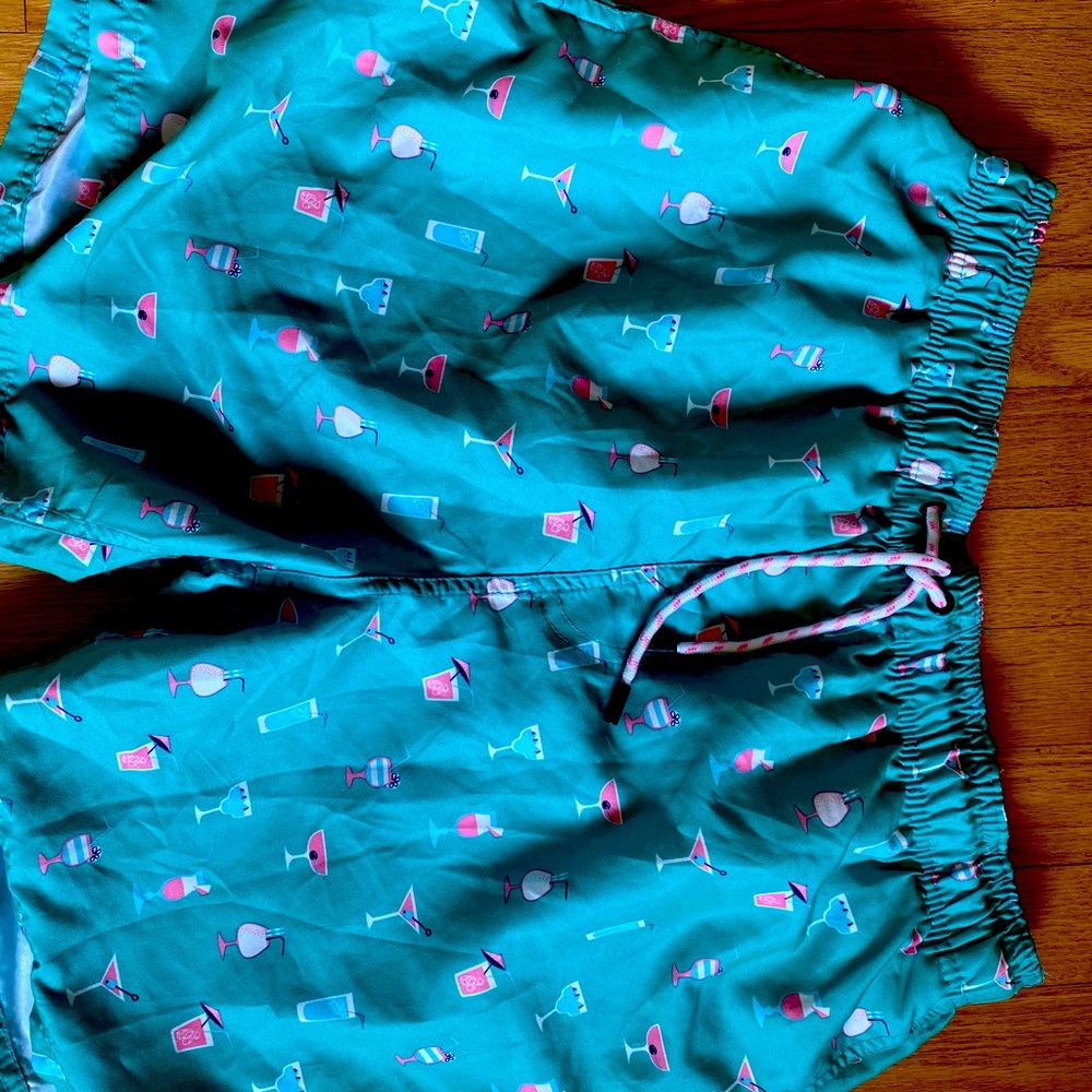 🍸🍹🥂 Summery fun swim trunks with summer drinks pattern 🥂🍹🍸